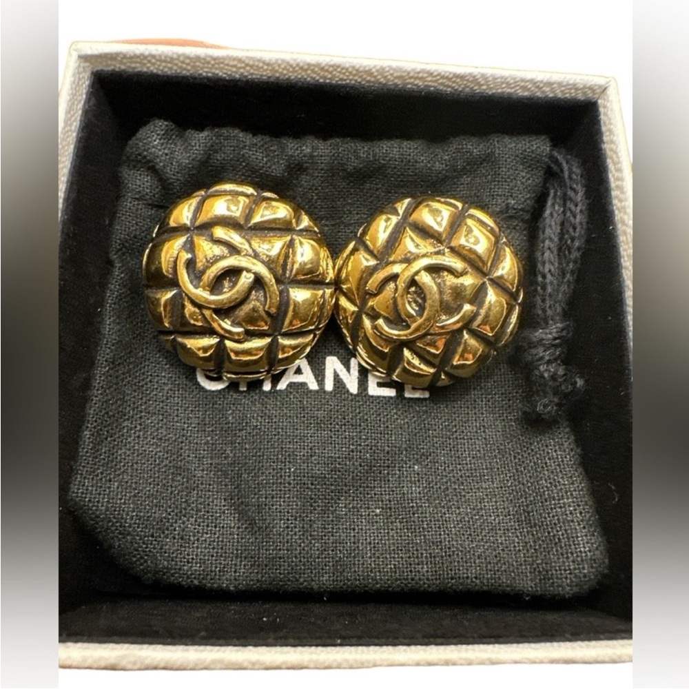 CHANEL GOLD CLIP ON EARRINGS 🌟 AUTHENTIC 🌟